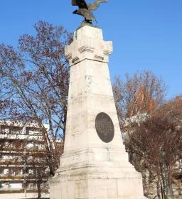 18. legjobb látnivaló: Honvéd-emlékmű