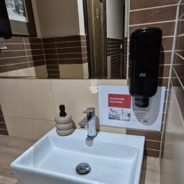 Horgásztanya Vendéglő , Rum - Mosdó