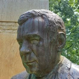 Horn Gyula szobra, Budapest - Egyéb