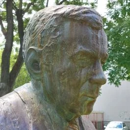 Horn Gyula szobra, Budapest - Egyéb