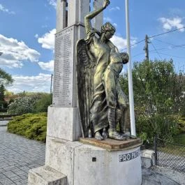 Hősi emlék Kóka - Külső kép