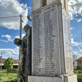 Hősi emlék Kóka - Külső kép