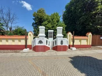 Hősi emlékmű Biharugra