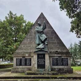 Hősi emlékmű Bicske - Külső kép