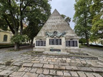 Hősi emlékmű Bicske