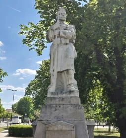 Hősi Emlékmű