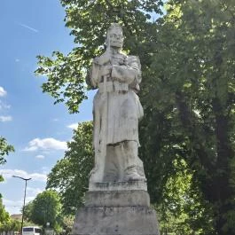 Hősi Emlékmű, Hatvan - Külső kép