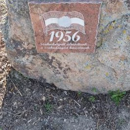 Hősi emlékmű és zászló, Pázmánd - Egyéb