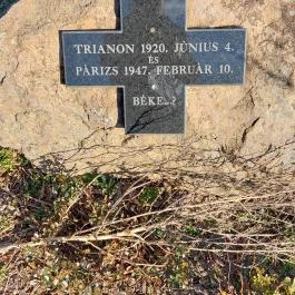 Hősi emlékmű és zászló, Pázmánd - Egyéb