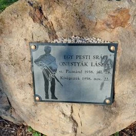 Hősi emlékmű és zászló, Pázmánd - Egyéb