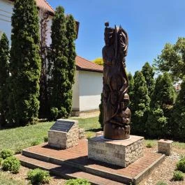 Hősök emlékműve, Jen? - Külső kép