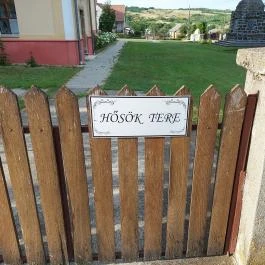 Hősök tere, Buják - Egyéb