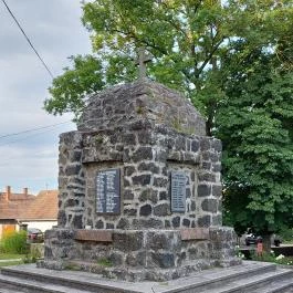 Hősök tere, Buják - Egyéb