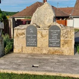 Hősök tere, Buják - Egyéb