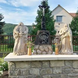 Hősök tere, Buják - Egyéb