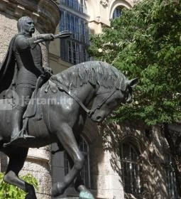 Hunyadi János-szobor