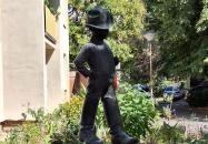 Hüvelyk Matyi szobra Baja