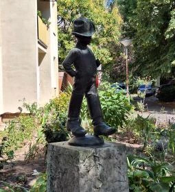 Hüvelyk Matyi szobra