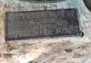 Hüvelyk Matyi szobra Baja