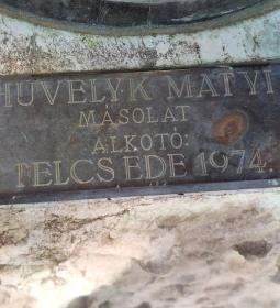 Hüvelyk Matyi szobra