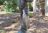 Hüvelyk Matyi szobra Baja