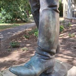 Hüvelyk Matyi szobra Baja - Egyéb