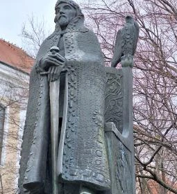 I. Béla király szobra