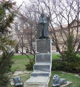 I. Béla király szobra