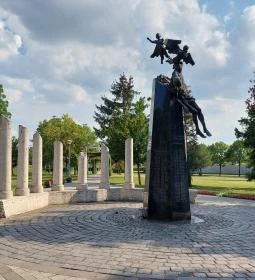 I. és II. világháború áldozatainak emlékműve