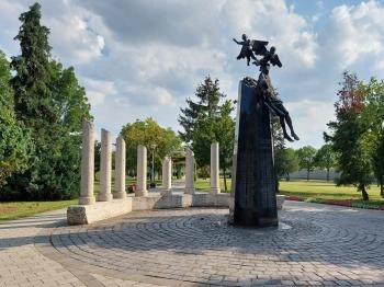 I. és II. világháború áldozatainak emlékműve Mezőkövesd