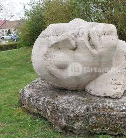 I. és II. világháború, a kitelepítés és 1956 áldozatai emlékmű