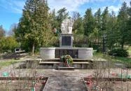 I. és II. világháborús emlékmű Akasztó