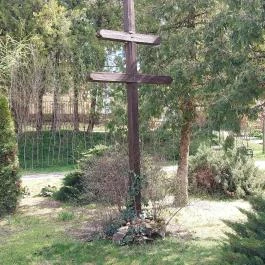 I. és II. világháborús emlékmű, Akasztó - Egyéb