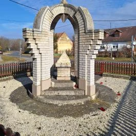 I. és II. világháborús emlékmű Rábaszentmiklós - Külső kép