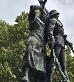 I. és II. világháborús emlékmű - Templom köz