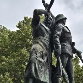 I. és II. világháborús emlékmű - Templom köz, Budapest - Külső kép