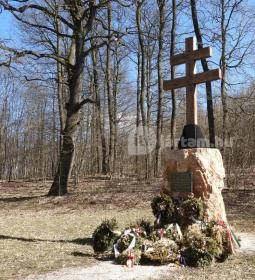 I. Magyar Királyi Huszárhadosztály emlékműve