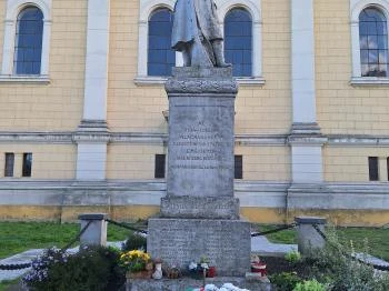 Hősi emlékmű Tass