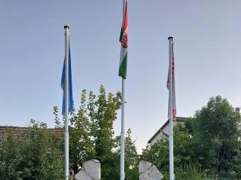 Identitás-emlékmű Kozárd