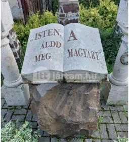 Identitás-emlékmű