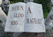 Identitás-emlékmű Kozárd