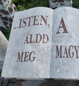 Identitás-emlékmű