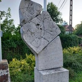 Identitás-emlékmű, Kozárd - Egyéb