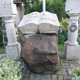 Identitás-emlékmű, Kozárd - Egyéb