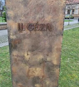 II. Géza-szobor