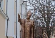 II. János Pál szobra Szekszárd