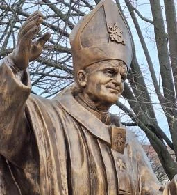 II. János Pál szobra