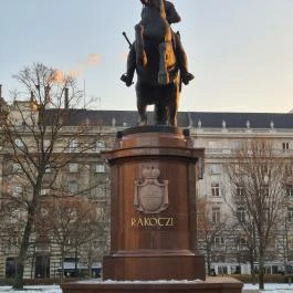 II. Rákóczi Ferenc lovasszobra, Budapest - Külső kép