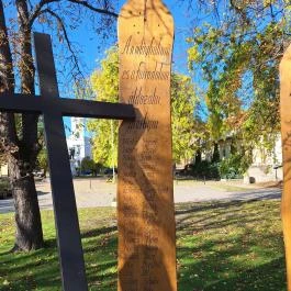 II. világháború és a forradalom áldozatainak állított emlékmű Dunavecse - Egyéb