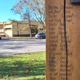 II. világháború és a forradalom áldozatainak állított emlékmű Dunavecse - Egyéb